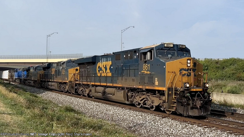 CSX 861 leads 370.